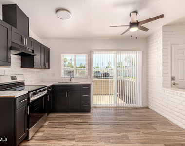 5926 W Rose Lane - Photo Thumbnail 6