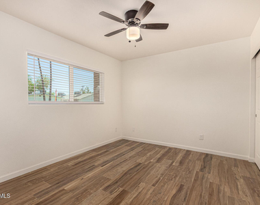 5926 W Rose Lane - Photo Thumbnail 12