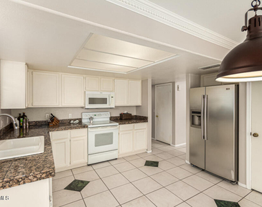 3223 E Poinsettia Drive - Photo Thumbnail 14