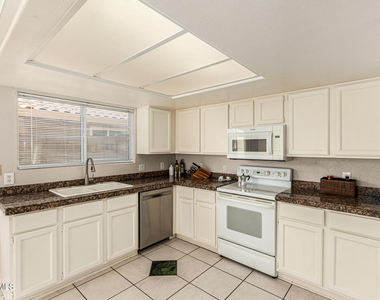 3223 E Poinsettia Drive - Photo Thumbnail 13