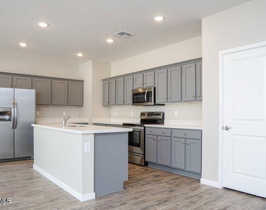 16029 N 65th Avenue - Photo Thumbnail 9
