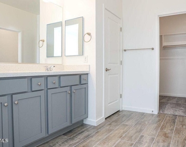 16029 N 65th Avenue - Photo Thumbnail 5