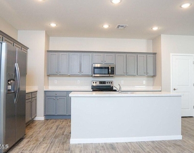 16029 N 65th Avenue - Photo Thumbnail 10