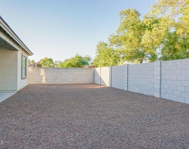 16029 N 65th Avenue - Photo Thumbnail 12