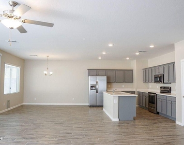 16029 N 65th Avenue - Photo Thumbnail 6