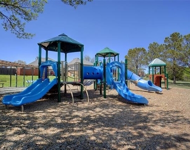 1703 Creekpoint Drive - Photo Thumbnail 27