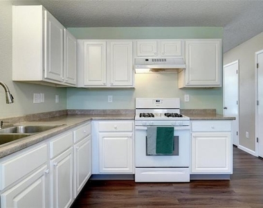1703 Creekpoint Drive - Photo Thumbnail 13