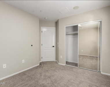 2639 S Harmony Avenue - Photo Thumbnail 17