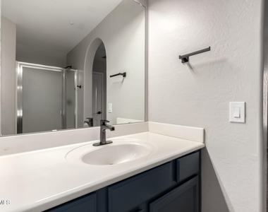 2639 S Harmony Avenue - Photo Thumbnail 6