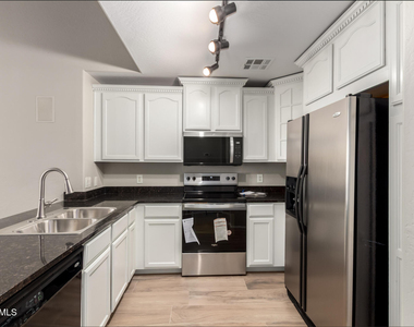 2639 S Harmony Avenue - Photo Thumbnail 14