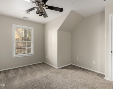 2639 S Harmony Avenue - Photo Thumbnail 3