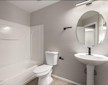 2639 S Harmony Avenue - Photo Thumbnail 18