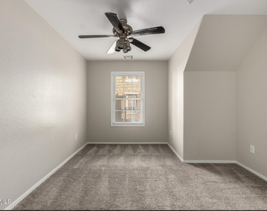 2639 S Harmony Avenue - Photo Thumbnail 4