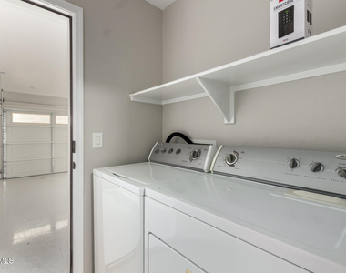 2639 S Harmony Avenue - Photo Thumbnail 24