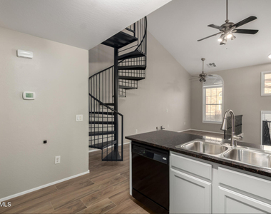 2639 S Harmony Avenue - Photo Thumbnail 12