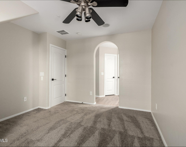 2639 S Harmony Avenue - Photo Thumbnail 5