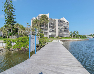 11370 Twelve Oaks Way - Photo Thumbnail 18