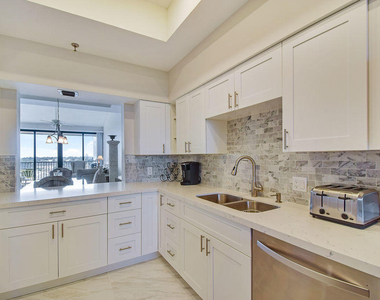 11370 Twelve Oaks Way - Photo Thumbnail 4