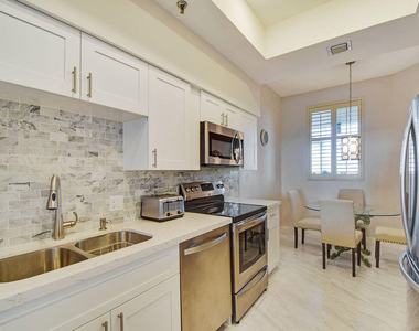 11370 Twelve Oaks Way - Photo Thumbnail 6