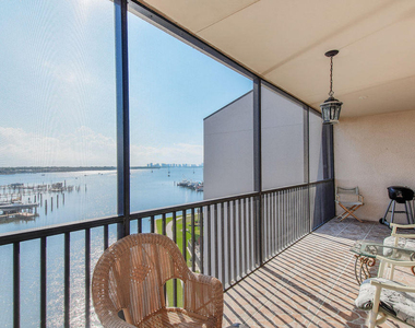 11370 Twelve Oaks Way - Photo Thumbnail 10