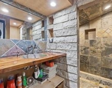 111 Oak Tree Lane - Photo Thumbnail 10