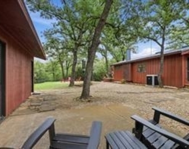 111 Oak Tree Lane - Photo Thumbnail 6
