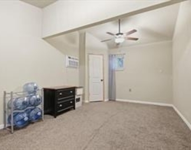 111 Oak Tree Lane - Photo Thumbnail 25
