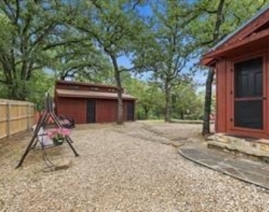 111 Oak Tree Lane - Photo Thumbnail 24