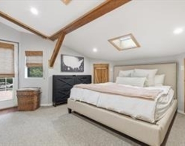 111 Oak Tree Lane - Photo Thumbnail 9