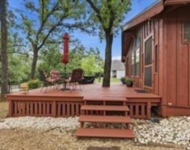 111 Oak Tree Lane - Photo Thumbnail 3