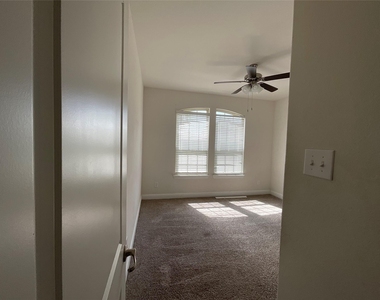 4320 Shadow Drive - Photo Thumbnail 3