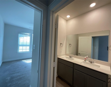 4320 Shadow Drive - Photo Thumbnail 4