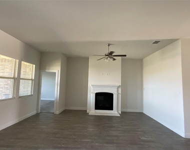 4320 Shadow Drive - Photo Thumbnail 10