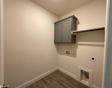 4320 Shadow Drive - Photo Thumbnail 8