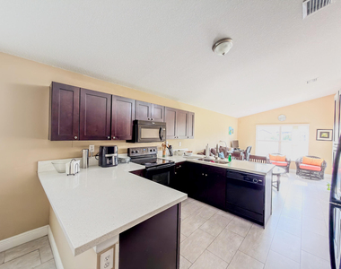 775 Nw 165th Avenue - Photo Thumbnail 8