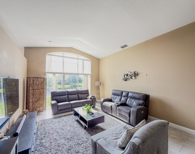775 Nw 165th Avenue - Photo Thumbnail 4