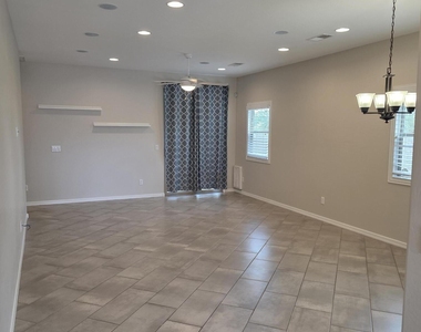 1941 W Stagecoach Street - Photo Thumbnail 4