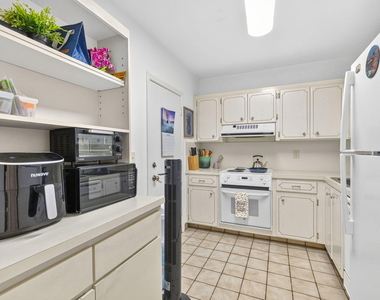 400 S Cypress Road - Photo Thumbnail 7
