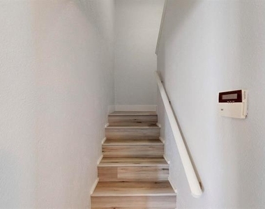 846 Creekside Drive - Photo Thumbnail 4