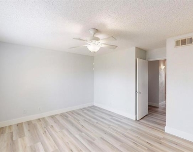 846 Creekside Drive - Photo Thumbnail 12