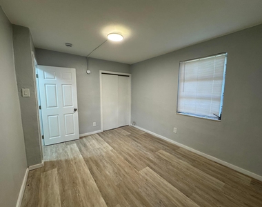 304 Nw 14th Avenue - Photo Thumbnail 5