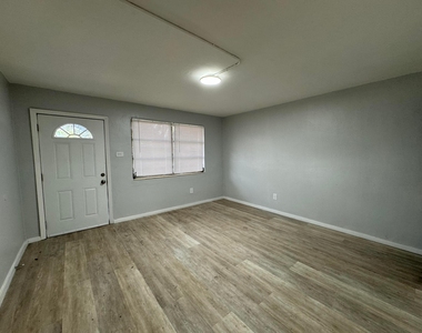 304 Nw 14th Avenue - Photo Thumbnail 1
