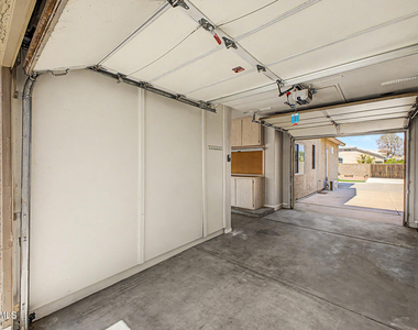 414 N Hudson Place - Photo Thumbnail 29