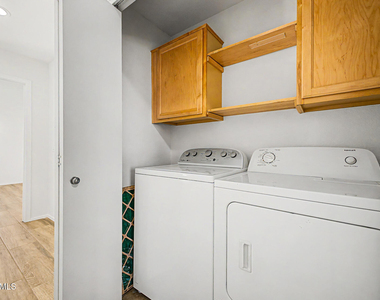 414 N Hudson Place - Photo Thumbnail 27