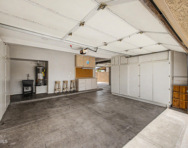 414 N Hudson Place - Photo Thumbnail 28