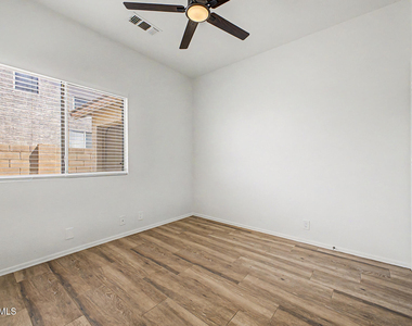 414 N Hudson Place - Photo Thumbnail 18