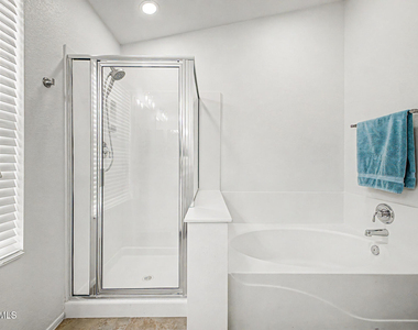 414 N Hudson Place - Photo Thumbnail 13