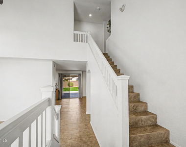 414 N Hudson Place - Photo Thumbnail 11