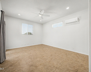 414 N Hudson Place - Photo Thumbnail 15