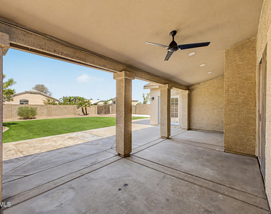 414 N Hudson Place - Photo Thumbnail 30